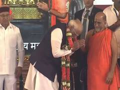 
      
      PM interacts with seers ahead of Laksha Kantha Gita chanting
      
      