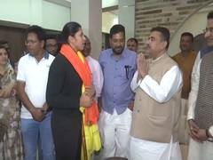 
      
      Suvendu Adhikari meets World Cup winner Richa Ghosh
      
      