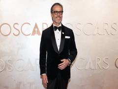 
      
      Guy Pearce apologises for misleading posts on social media
      
      