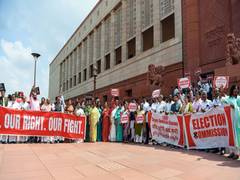 
      
      INDIA bloc leaders discuss strategy for winter Parliament session
      
      
