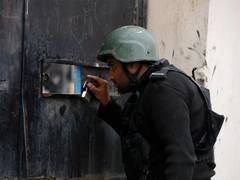
      
      Major attack on Pakistani forces in Nokundi as suicide bomber bre
      
      