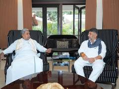 
      
      DK Shivakumar and Siddaramiah hold second breakfast meet
      
      