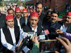 
      
      History of spying: Akhilesh Yadav slams BJP over Sanchar Sathi
      
      