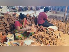 
      
      Thoothukudi market sees festive surge for Karthigai Deepam
      
      
