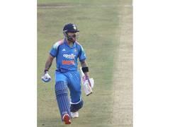 
      
      Cricket fraternity hails Virat for back-to-back tons against SA
      
      