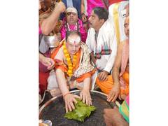 
      
      JP Nadda offers prayers at Baba Baidyanath Jyotirlinga Temple
      
      