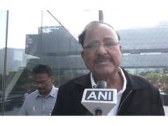 
      
      Former VP Venkaiah Naidu joins Hyderabad walkathon
      
      