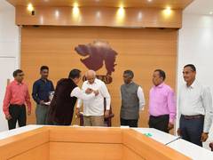 
      
      Gujarat CM pays tribute to soldiers on Armed Forces Flag Day
      
      