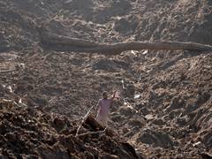 
      
      Sri Lanka: Death toll rises to 627, several hundred missinng
      
      