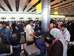 
      
      UK: Cops probe pepper spray 'assault' at Heathrow Airport
      
      