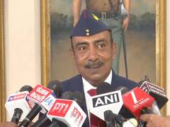 
      
      Delhi govt felicitates all Armed Forces Chiefs for the first time
      
      