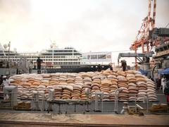 
      
      Tamil Nadu sends 1,000 tonnes of relief to cyclone-hit Sri Lanka 
      
      