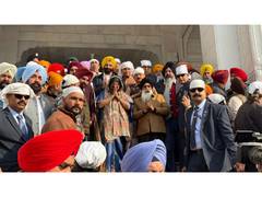 
      
      Delhi CM Rekha Gupta, 6 BJP ministers visit Golden Temple
      
      