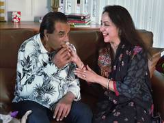
    Hema Malini pays emotional tribute to her husband Dharmendra
    