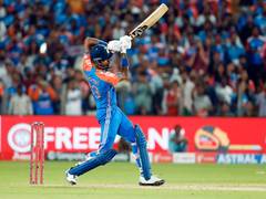 
      
      Pandya rescues India; sets South Africa 176-run target
      
      