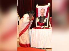 
      
      Murmu, Radhakrishnan pay tribute to Pranab Mukherjee
      
      
