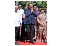 
      
      Deputy Chief Minister Ajit Pawar pays tribute to Shivraj Patil
      
      