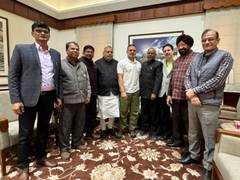 
      
      LoP Rahul Gandhi meets workers’ unions, flags labour codes
      
      