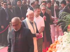 
      
      PM Modi, top parliamentarians pay tribute to security personnel k
      
      
