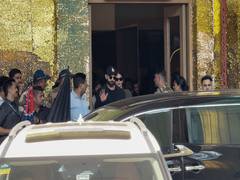 
      
      Virat Kohli, Anushka Sharma spotted at Mumbai airport
      
      