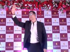
      
      Akshay Kumar visits Bhubaneswar
      
      