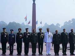 
      
      UAE Presidential Guard Commander receives Guard of Honour
      
      