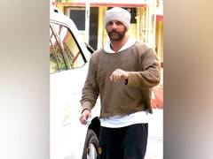 
      
      Sohail Khan apologises for riding bike without helmet
      
      