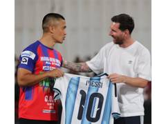 
      
      Sunil Chhetri shares heartwarming post for Messi
      
      