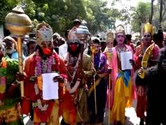 
      
      Tamil Nadu: Narikuravar Community protests to light lamp
      
      