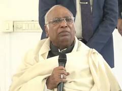 
      
      Mallikarjun Kharge defends Gandhi family againts Herald case
      
      