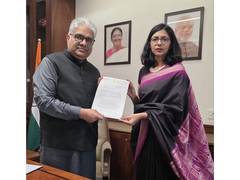 
      
      Swati Maliwal meets Union Environment Minister, demands strengthe
      
      