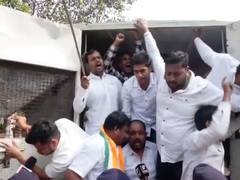 
      
      Odisha Youth Congress detained for attempting to 'Gherao' CM ov
      
      