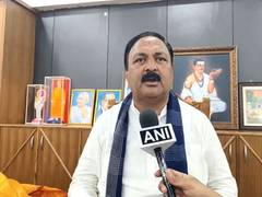 
      
      K'taka CM row: Mahesh Tenginkai claim Congress internal conflict
      
      