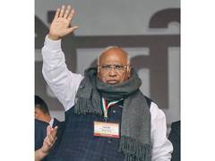 
      
      Mallikarjun Kharge lambasts Centre over recent railway fare hikes
      
      