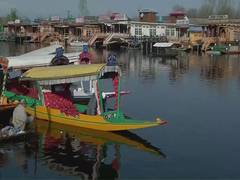 
      
      Heavy woollens out as the temperature plummets in Srinagar
      
      
