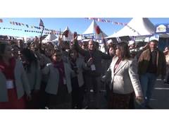 
      
      Hundreds of women perform folk dance during winter carnival
      
      