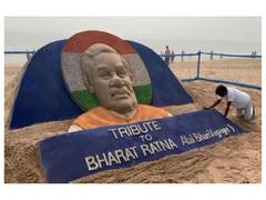 
      
      Sudarsan Pattnaik pays tribute to former PM Atal Bihari Vajpayee
      
      