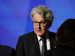 
      
      US imposes visa bans on ex-EU commissioner, four others
      
      
