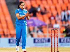 
      
      Renuka , Deepti shine as India restrict Sri Lanka to 112/7
      
      