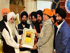 
      
      Jammu: LG Manoj Sinha pays tributes on 'Veer Baal Diwas'
      
      