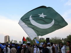 
      
      Governance gaps hurting Pakistan’s economy, urgent reforms needed
      
      