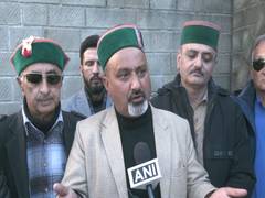 
      
      Apple growers protest import duty cut
      
      