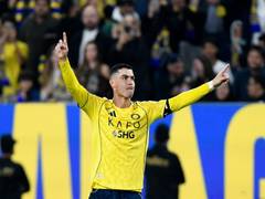 
      
      Ronaldo’s brace guides Al-Nassr to 3-0 win over Al Akhdoud
      
      