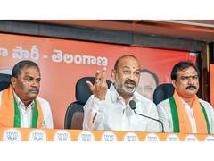 
      
      Bandi Sanjay criticises Telangana govt over handling of drug-rela
      
      