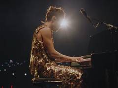
      
      Harry Styles surprises fans with new video “Forever, Forever” 
      
      