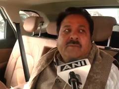 
      
      Rajeev Shukla defends Digvijaya Singh's RSS praise
      
      
