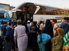 
      
      Afghanistan: Kabul commuters stranded amid transport chaos
      
      