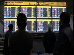 
      
      Dense fog in Delhi delays flights, causing schedule disruptions
      
      