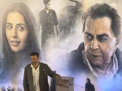 
      
      Sunny Deol looks emotional at screening of dad Dharmendra's film 
      
      