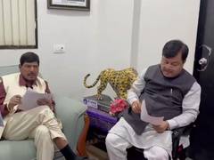 
      
      Athawale meets BJP MLC Pravin Darekar after seat-sharing
      
      